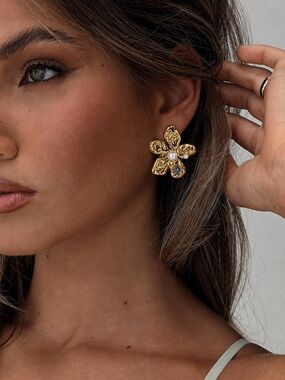 18K Gold Plated Stainless Steel Flower Pearl Rhinestone Stud Earrings